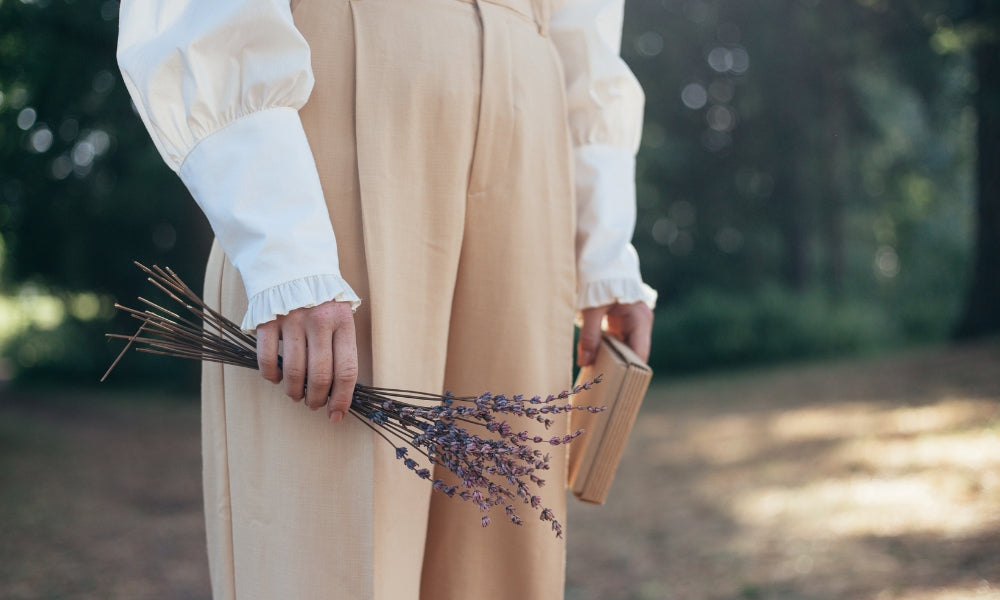 Pantalon palazzo : l'élégance intemporelle incarnée dans une coupe audacieuse