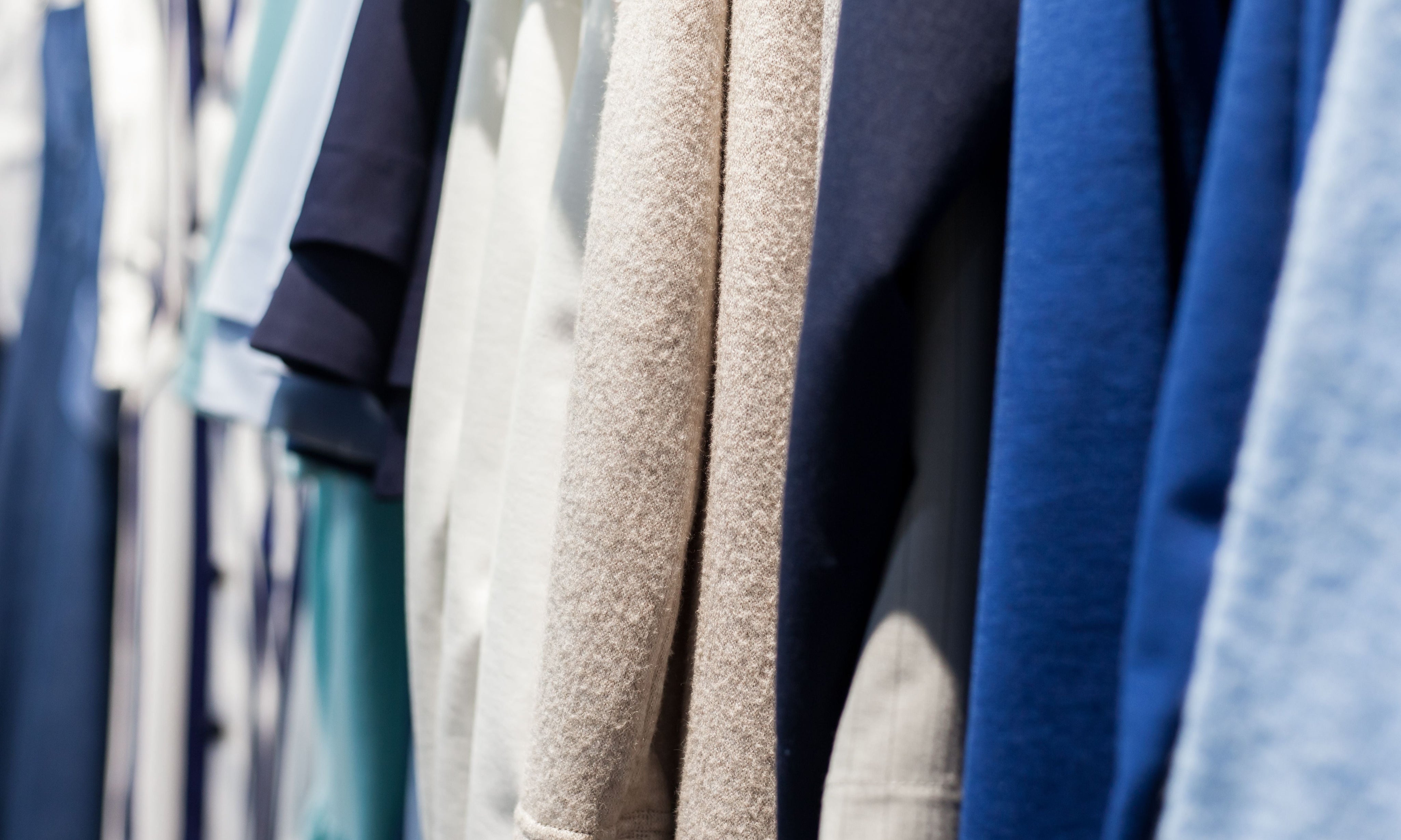 Les indispensables d’une garde-robe cocooning confortable et stylée
