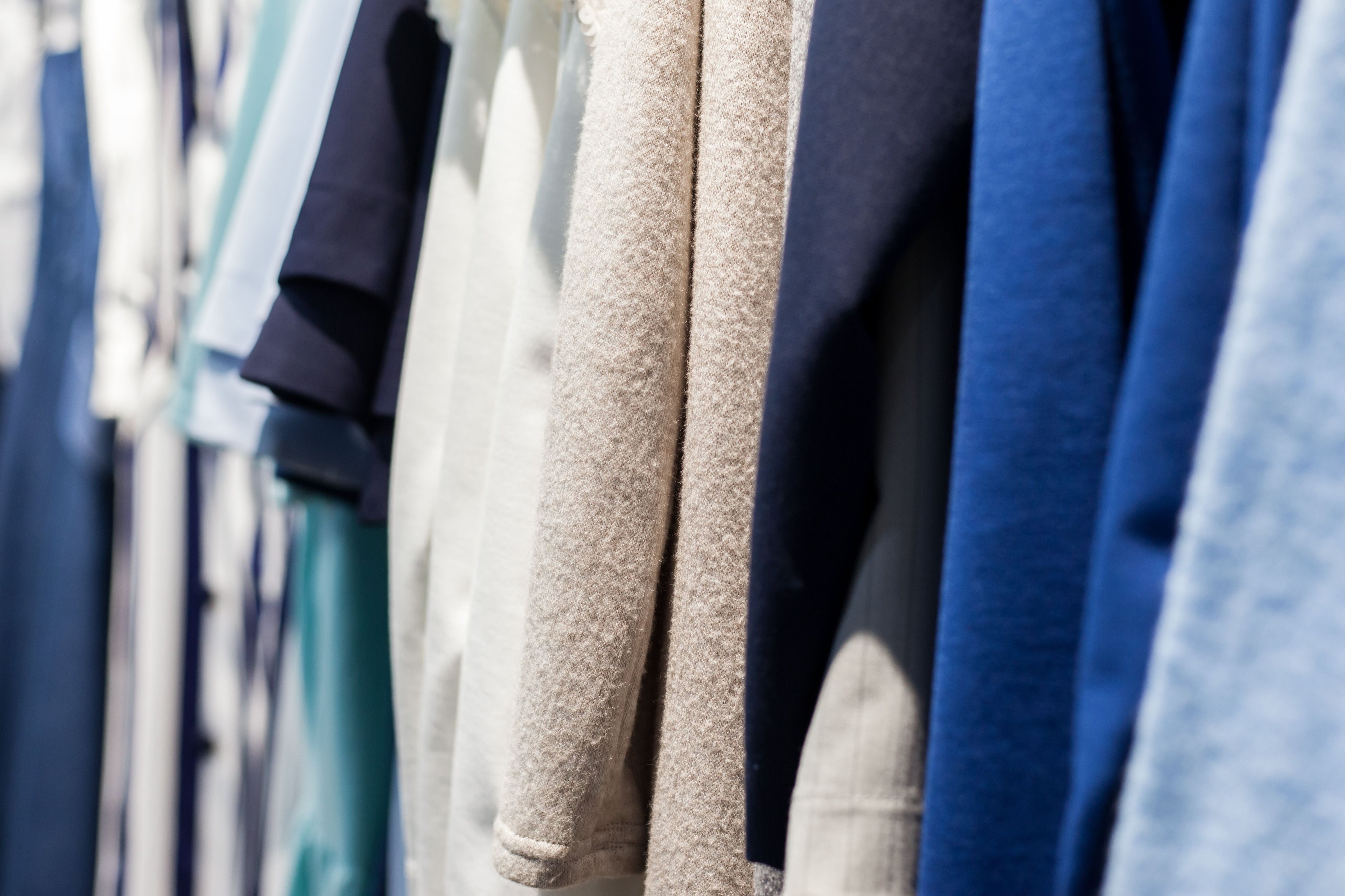 Les indispensables d’une garde-robe cocooning confortable et stylée