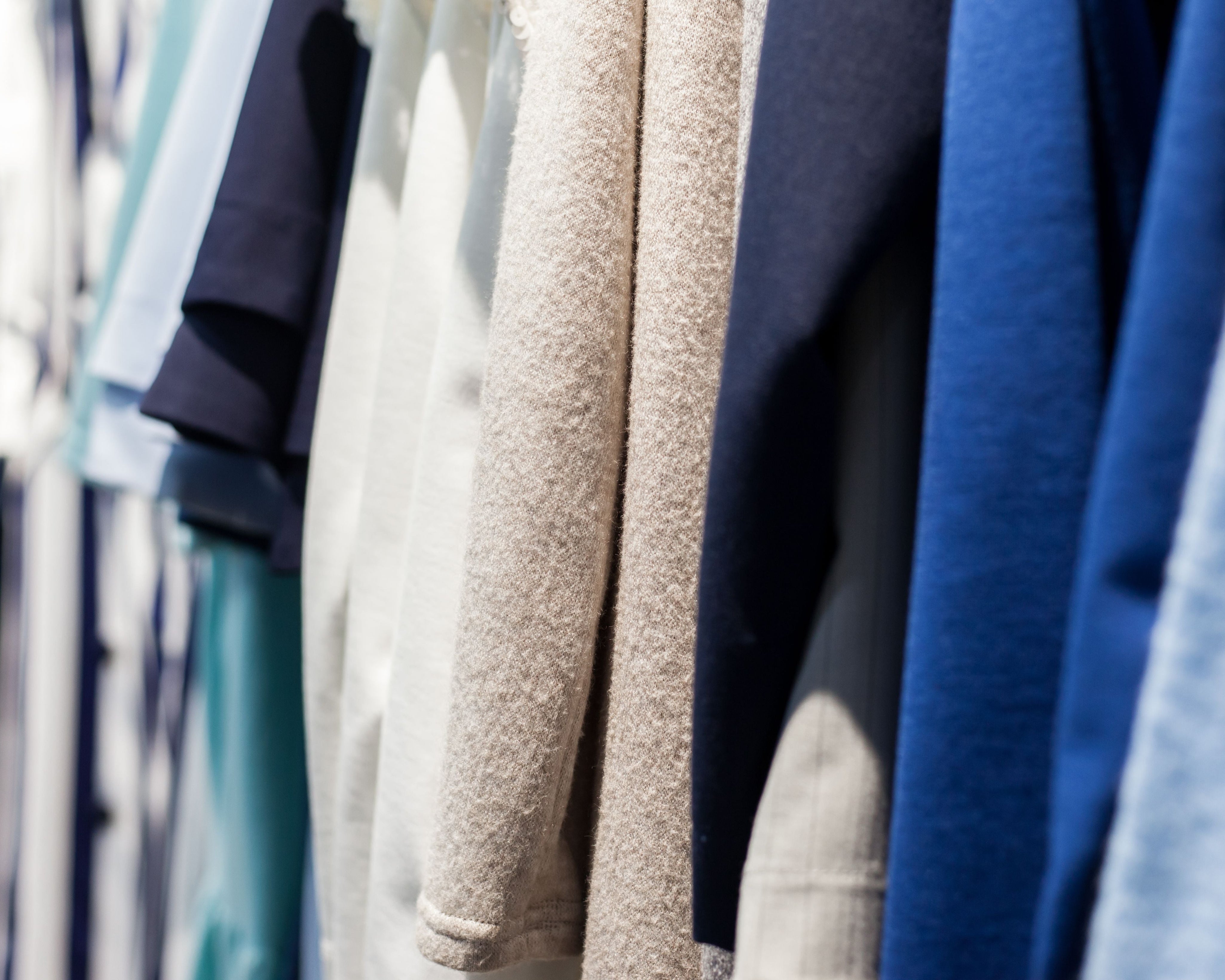 Les indispensables d’une garde-robe cocooning confortable et stylée