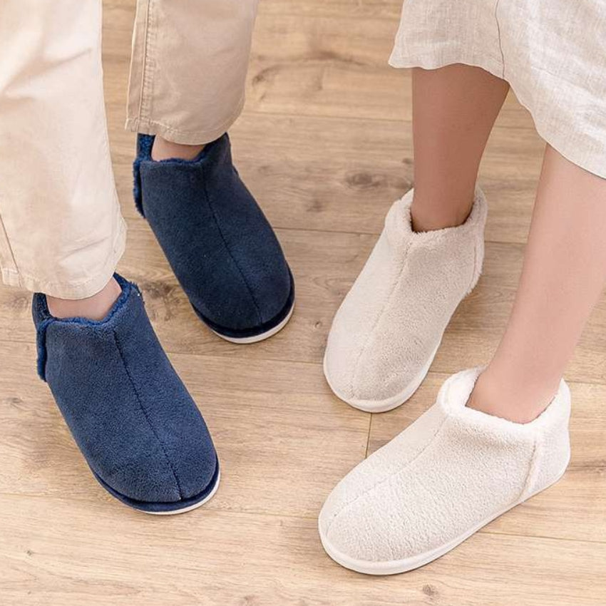 Chausson en matière Pilou Pilou de couleur bleu marine