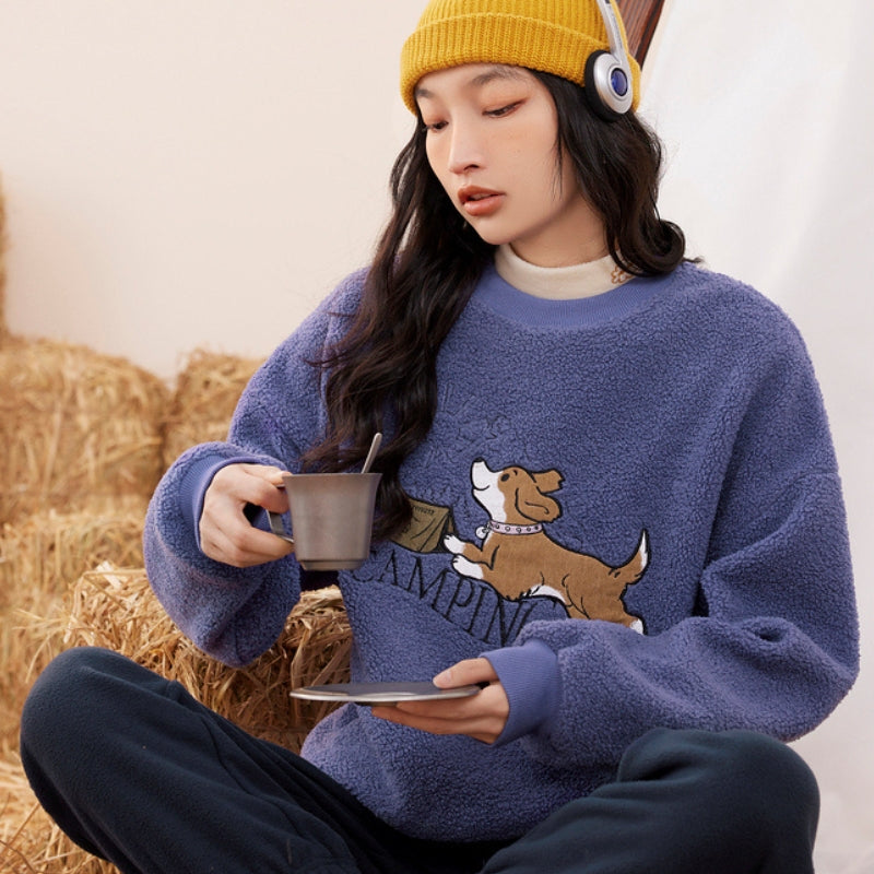 Pull en matière Pilou Pilou de couleur bleue avec motif amusant