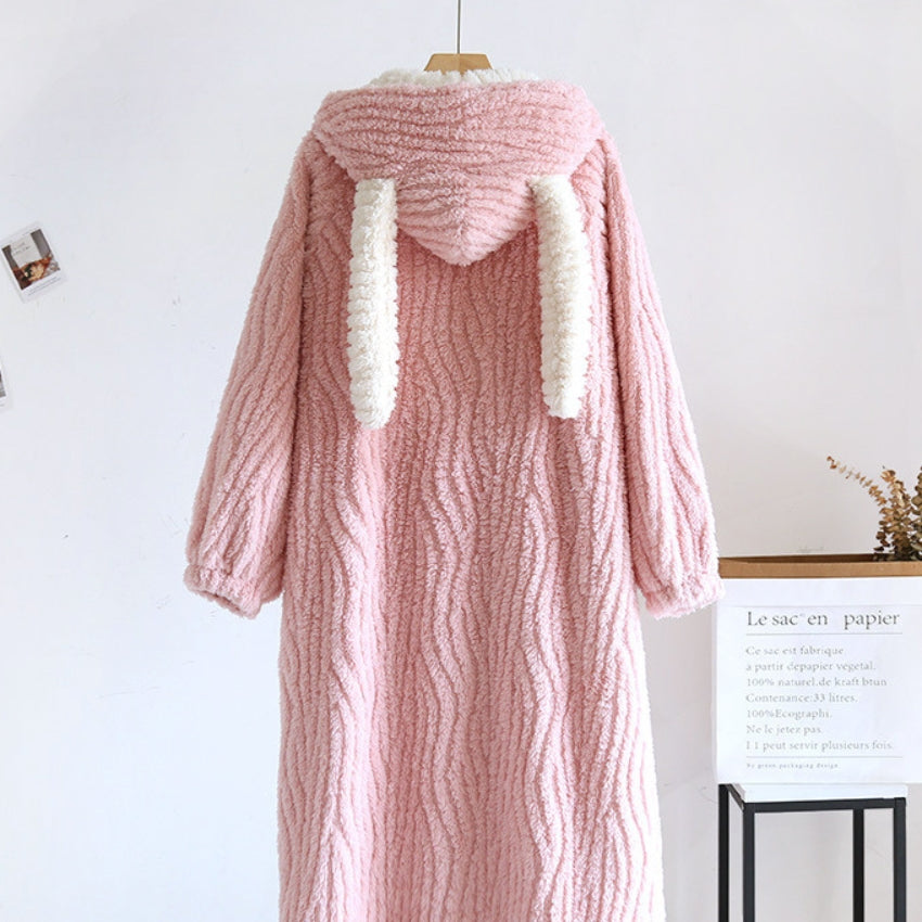 Peignoir en matière Pilou Pilou de couleur rose clair